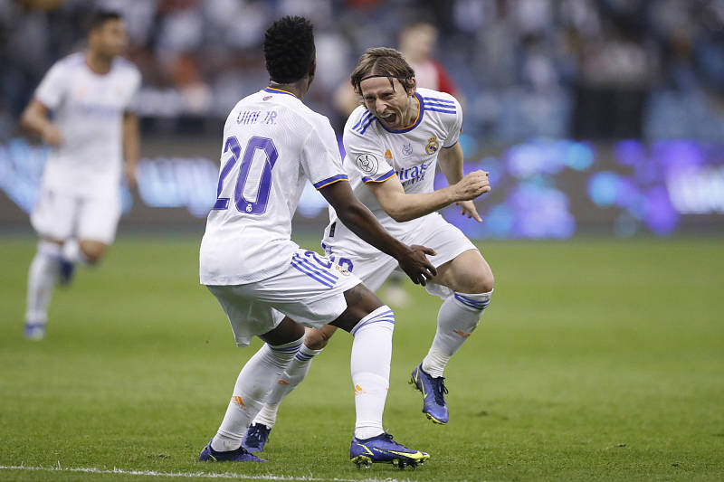 APP下载-库里三分大战击败约内斯库回放