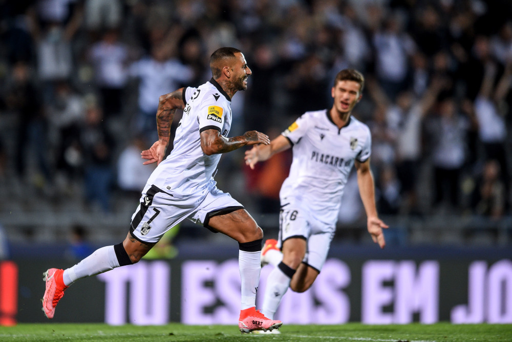 APP下载-库里三分大战击败约内斯库回放